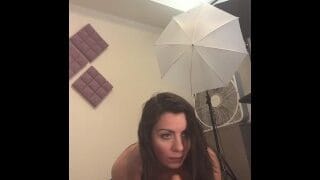 الكحبة العراقية إلينا أنجل تركب عير صناعي 12 إنج وتغرسه كله بطيزها الملهوفة