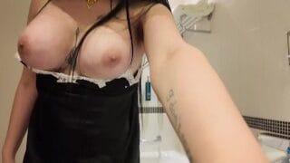 ميرا النوري تلعب بكسّها على اللايف قدّام المتابعين وتولّعهم بالشهوة